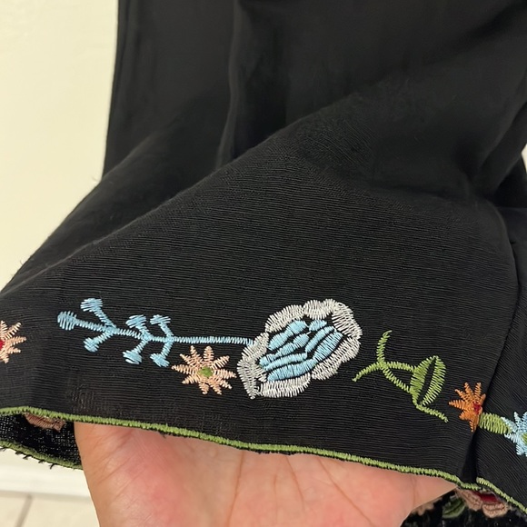 Mlle Gabrielle Womans Crop/capri Linen blend Black pants with embroidered hem 3X - Picture 8 of 16